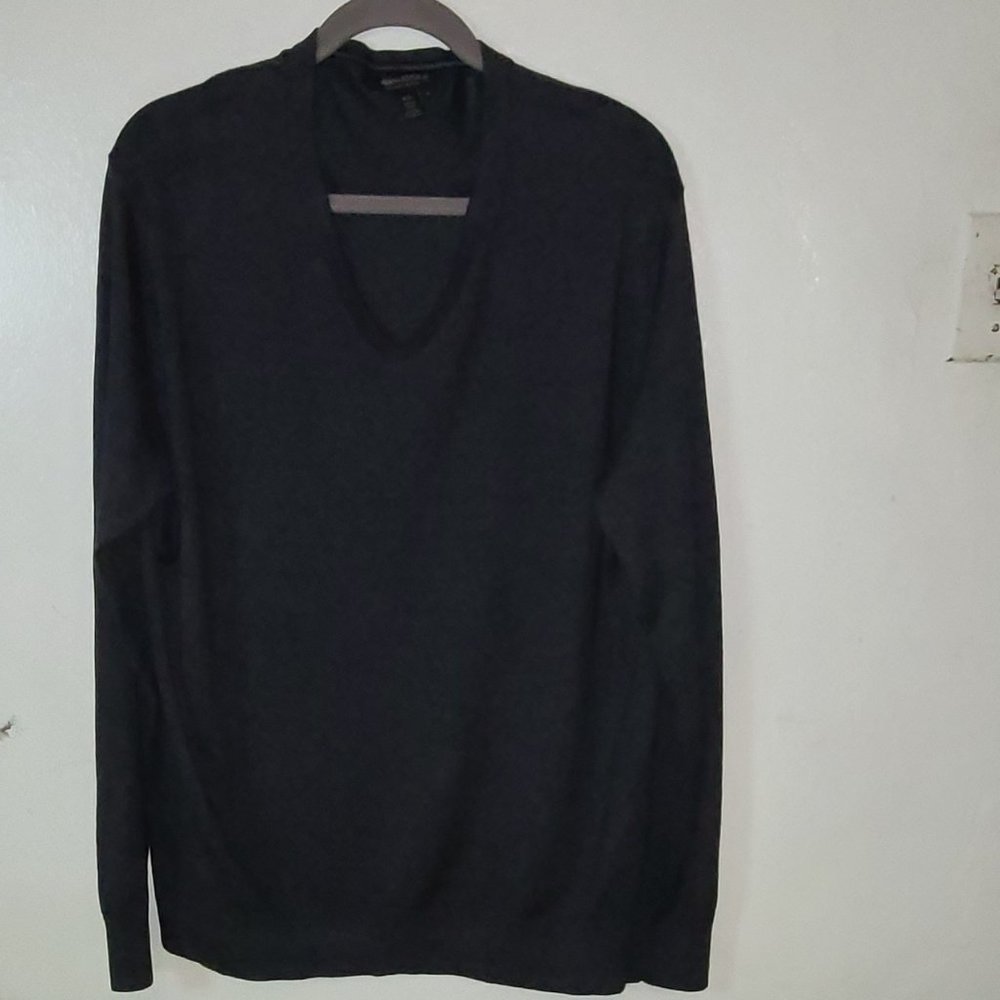 Banana Republic Men's luxury V-neck Sweater